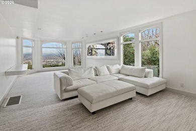 Occupying an elevated position with sweeping, cinematic vistas - photo 28