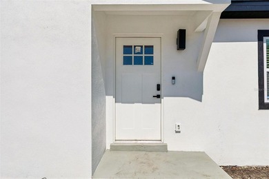 Fully renovated St. Petersburg property offering a 3-bedroom - photo 7