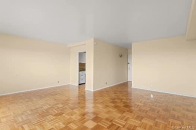 This two-bedroom unit features a master king-sized bedroom with - photo 2