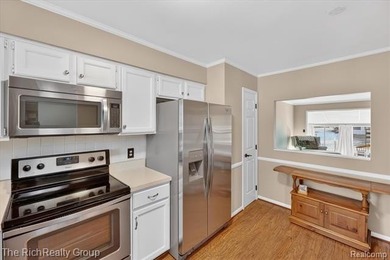 Nicely updated co-op in Centennial Farms, one of South Lyon's - photo 12