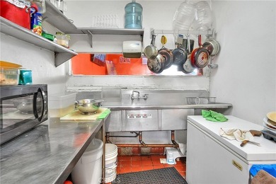 Motivated seller!!! Standalone commercial building offering a - photo 15