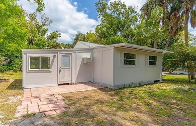 Caloosahatchee River Home For Sale in Fort Myers Florida