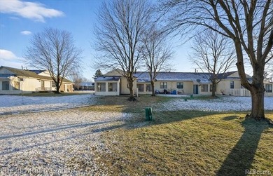 Nicely updated co-op in Centennial Farms, one of South Lyon's - photo 36