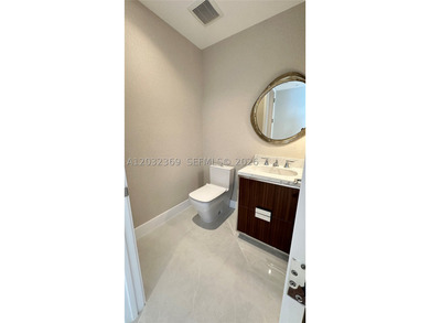 Welcome to the epitome of luxury living at the Ritz-Carlton - photo 43