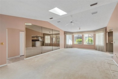 A rare gem in the gated 55+ community of Oak Run! Beautifully - photo 4
