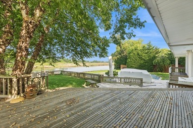 Welcome to your dream waterfront retreat! This beautifully - photo 19