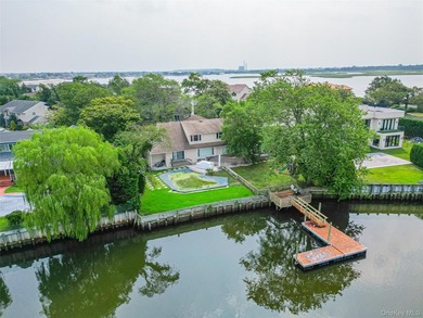 Welcome to your dream waterfront retreat! This beautifully - photo 35