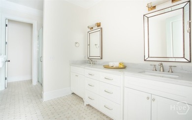 Enjoy the best of modern construction and Historic District - photo 39