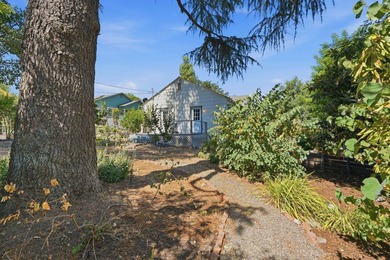 Full of character and charm, this beautifully maintained 1940 - photo 47