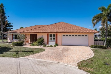 WATERFRONT HOME W/NEW ROOF ON OVERSIZED TIP LOT & EXTREMELY - photo 2