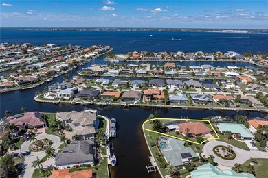 WATERFRONT HOME W/NEW ROOF ON OVERSIZED TIP LOT & EXTREMELY - photo 4