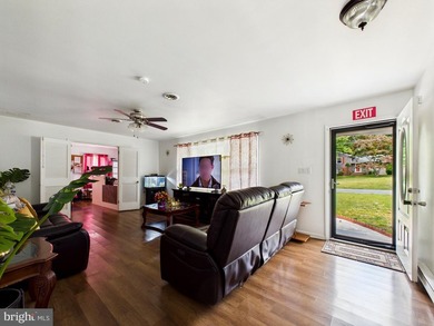 Enjoy the perfect blend of peaceful country living and - photo 4