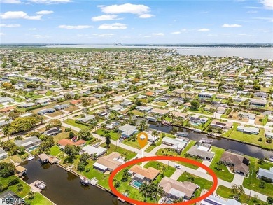 This beautifully updated residence offers 3 bedrooms, 2 - photo 1