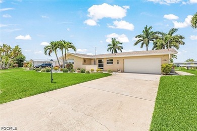 This beautifully updated residence offers 3 bedrooms, 2 - photo 4