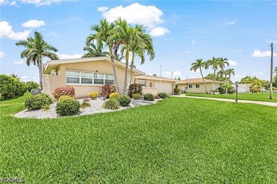 This beautifully updated residence offers 3 bedrooms, 2 - photo 5