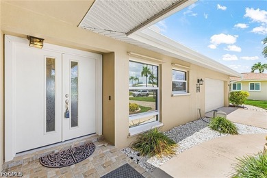 This beautifully updated residence offers 3 bedrooms, 2 - photo 6