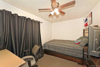 Welcome to 32 Coolidge located in desirable Bellmore. This 4/5 - photo 12