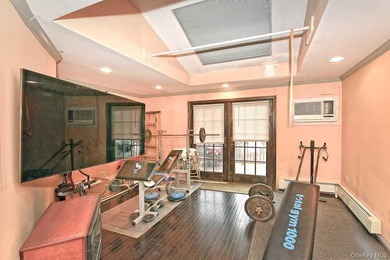 Welcome to 32 Coolidge located in desirable Bellmore. This 4/5 - photo 16