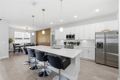 Virtually Staged. Price Improvement! SHOWSTOPPER!! Impeccable 4 - photo 5