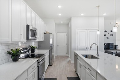 Virtually Staged. Price Improvement! SHOWSTOPPER!! Impeccable 4 - photo 8