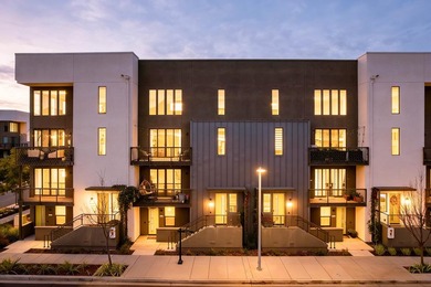 Built in 2021, this sophisticated townhouse-style condominium - photo 1