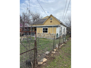 Property has 2 one bedroom, 1 bath apts. in the rear for rent - photo 2