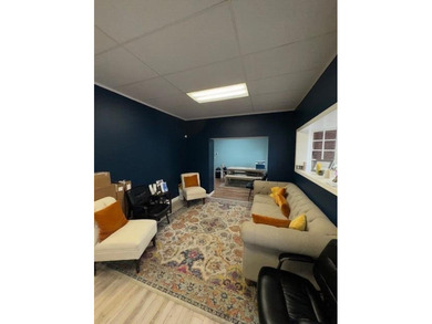 Located at 160 Waterloo Street SW in Aiken, this well-positioned - photo 4