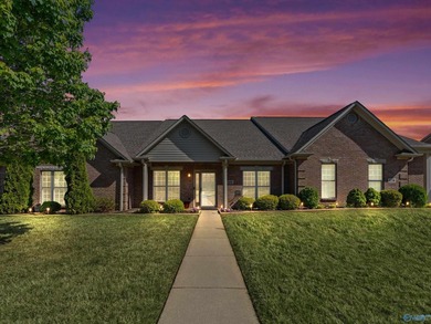 Move In Ready! Absolutely perfect condition with new paint - photo 3