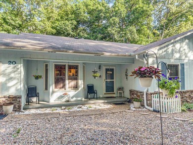 You will love this CHARMING updated 3 bed 2 bath home in - photo 5