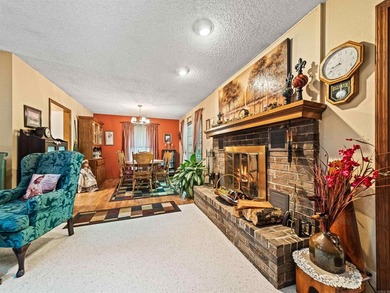 You will love this CHARMING updated 3 bed 2 bath home in - photo 7