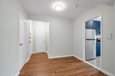 This beautifully updated 1 bedroom co-op offers the perfect - photo 5