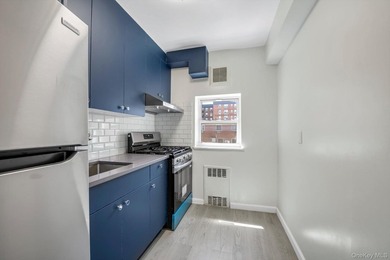 This beautifully updated 1 bedroom co-op offers the perfect - photo 7