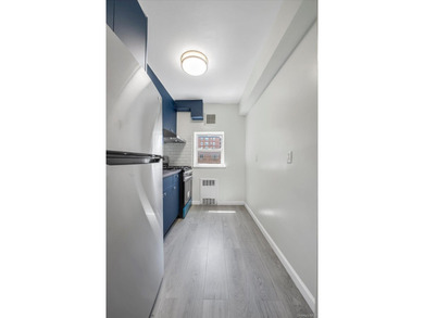 This beautifully updated 1 bedroom co-op offers the perfect - photo 8
