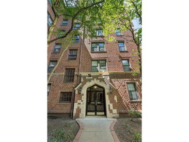 Welcome to Chatwick Gardens in Forest Hills, a distinguished - photo 11