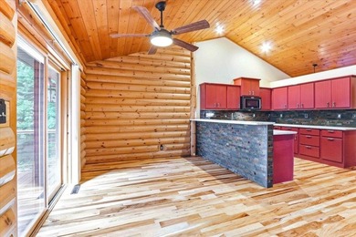 Exceptional Custom Built Log Home on Lake Petenwell! This 4+ - photo 8