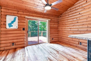 Exceptional Custom Built Log Home on Lake Petenwell! This 4+ - photo 9