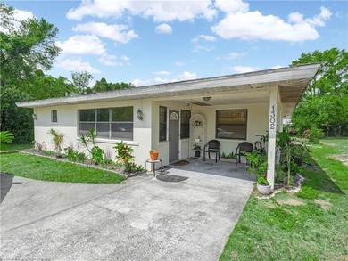 Charming 2 Bed, 2 Bath Concrete Block Home in Prime Sebring - photo 2