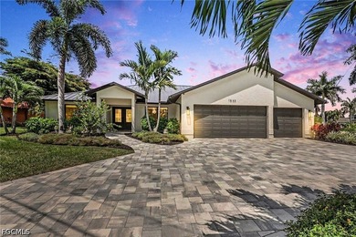 LOCATION, LOCATION, LOCATION! Welcome to this exceptional Direct - photo 1