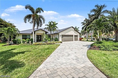 LOCATION, LOCATION, LOCATION! Welcome to this exceptional Direct - photo 2