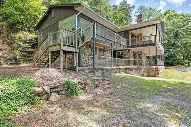Escape to your own private retreat on Sugarland Lake, with - photo 4