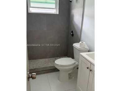Incredible 5 bedrooms and 3 baths Duplex Excellent condition - photo 11