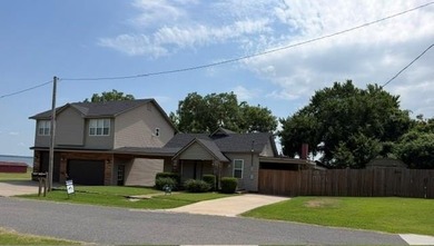 Welcome home! This beautifully maintained property offers the - photo 1