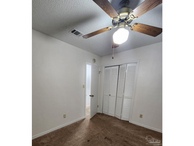 Spacious 4 bedroom 2 bath brick home in desirable neighborhood - photo 21