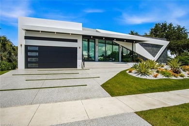 Discover this spectacular modern mid-century estate in the - photo 2