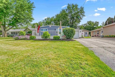 Lake living in this adorable 1 bedroom, 2 full bath year-round - photo 3