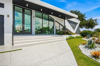 Discover this spectacular modern mid-century estate in the - photo 4