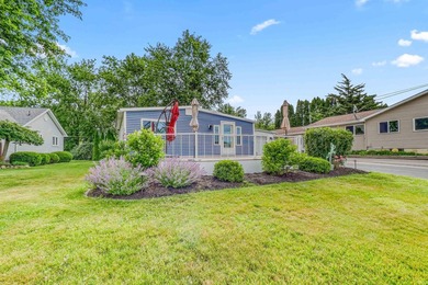Lake living in this adorable 1 bedroom, 2 full bath year-round - photo 4