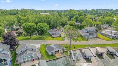 Lake living in this adorable 1 bedroom, 2 full bath year-round - photo 6