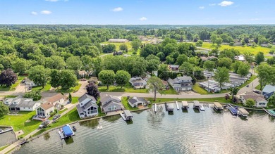 Lake living in this adorable 1 bedroom, 2 full bath year-round - photo 7