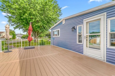 Lake living in this adorable 1 bedroom, 2 full bath year-round - photo 8